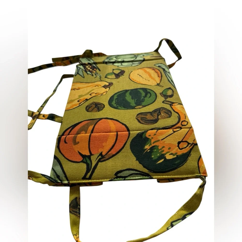 Vintage Fabric Bread Basket with corner ties. NEW - NEVER USED.